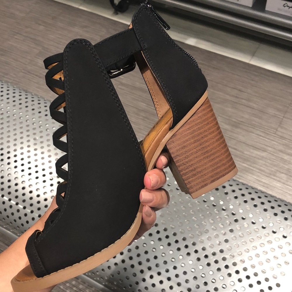 NWT - Black Cutout Peep Toe Heels - Picture 4 of 7